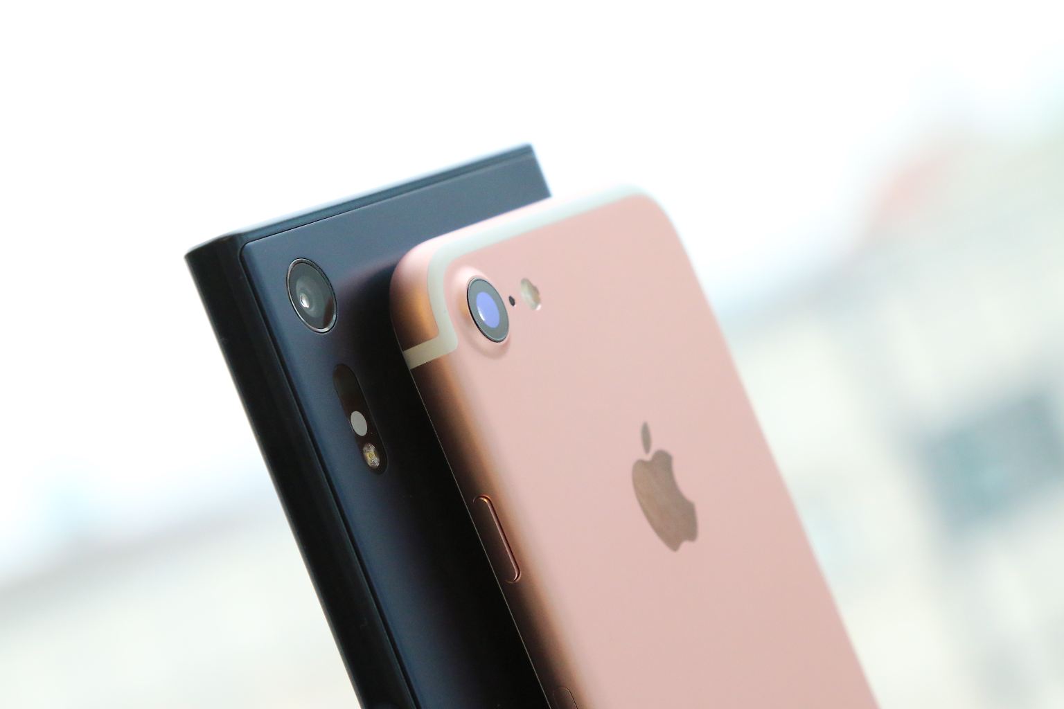 Das Sony Xperia XZ und das iPhone 7 - beides sind Smartphones mit einer tollen Kamera. Aber welche ist besser? n-tv.de hat es ausprobiert.