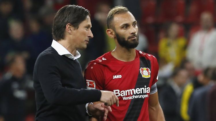 Roger Schmidt mit Abwehrchef Ömer Toprak.