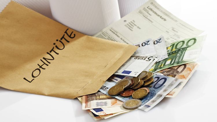 Ein offenes Gespräch mit dem Arbeitgeber über das Gehalt kann helfen ...