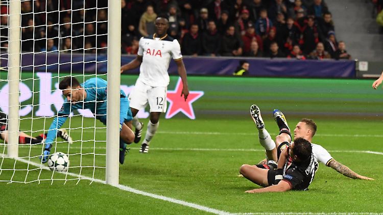 Leverkusens Javier Hernandez ist normalerweise eiskalt vor dem Tor. Gegen Tottenham vergab auch er beste Gelegenheiten.