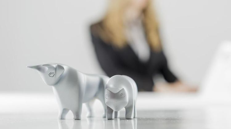 Vor einer Investition sollten sich Sparer über ihre Anlage gut informieren. Einige Kennzahlen können helfen, das richtige Produkt für die eigene Anlagestrategie auszuwählen.  