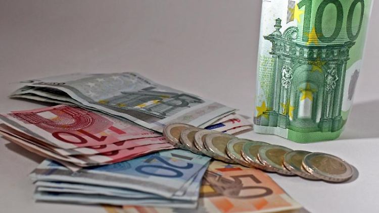 Crowdfunding-Portale gelten mittlerweile als erste Anlaufustelle für Menschen mit einem Projektvorhaben. Verbraucherschützer sehen in diesem Modell aber auch Risiken.