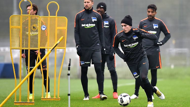 Sinan Kurt steht im Hertha-Kader gegen Köln - trotz juristischen Querelen.