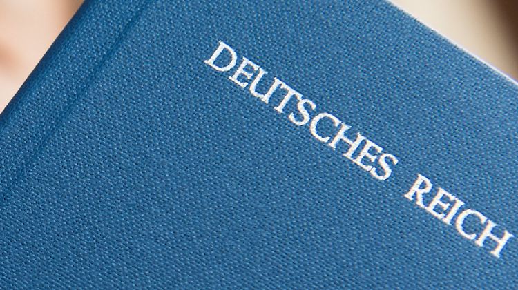 Da "Reichsbürger" die Bundesrepublik nicht anerkennen, stellen sie sich oft eigene Dokumente aus.