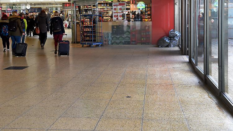 Im Hauptbahnhof von Hannover stach Safia S. einen Bundespolizisten nieder - nun beginnt der Prozess.