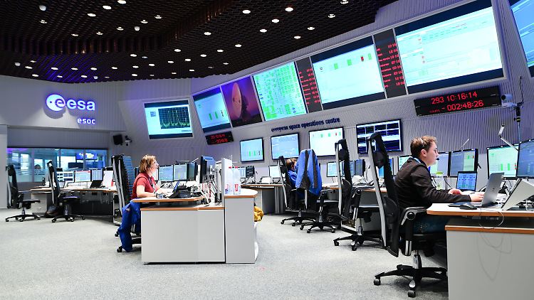 Im Raumflugkontrollzentrum der Esa hoffen sie, dass alles gut geht.