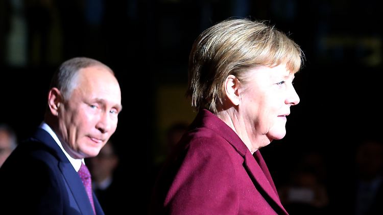 Schrauben die Erwartungen vor dem Treffen nach unten: Kreml-Chef Wladimir Putin und Kanzlerin Angela Merkel.