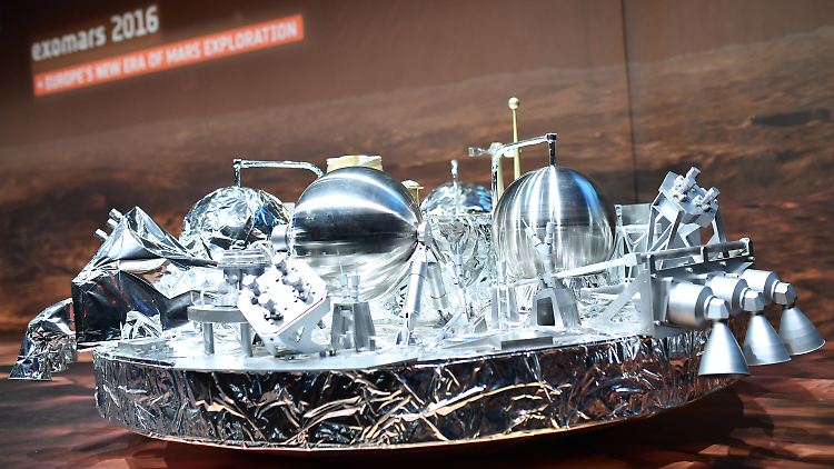 Wie geht es "Schiaparelli"? Hier ein Modell der Sonde im Esa-Kontrollzentrum in Darmstadt.