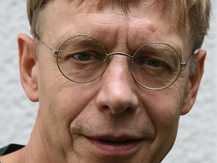 Dieter Rucht arbeitet am Wissenschaftzentrum Berlin im Bereich Zivilgesellschaft, Citizenship und politische Mobilisierung.