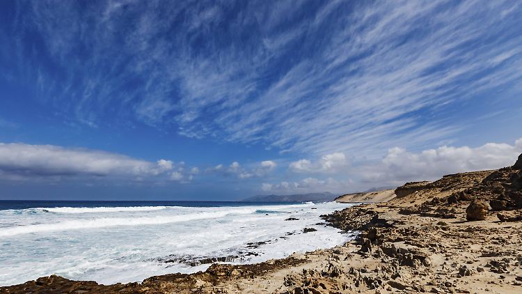 Felsen, Strände - Sonnengarantie: Das lieben Urlauber an Fuerteventura.
