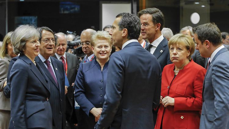 Merkel und andere Staats- und Regierungschefs der EU kritisieren Russlands Syrien-Politik - zunächst bleibt es aber bei Sanktions-Drohungen.