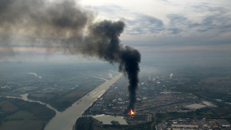 Blick aus der Luft auf die Unglücksstelle bei BASF in Ludwigshafen: "Wir werden unsere Werte veröffentlichen."