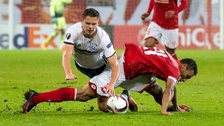 Der Ball war zwischen Mainz und Anderlecht phasenweise hart umkämpft.