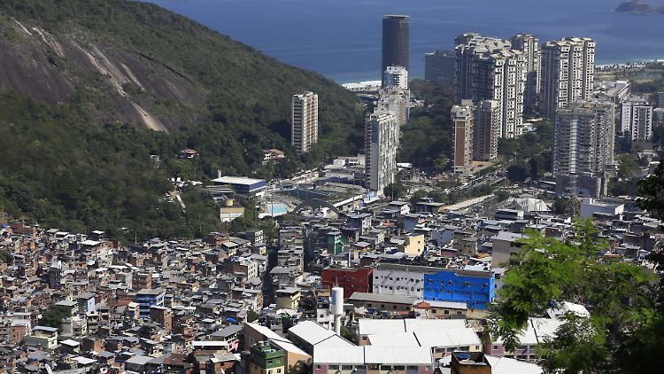Schwellenländer wie Brasilien sind bei der Umsetzung der "Urbanen Agenda" besonders gefragt - im Bild zu sehen ist die Favel Rocinha in Rio de Janeiro.