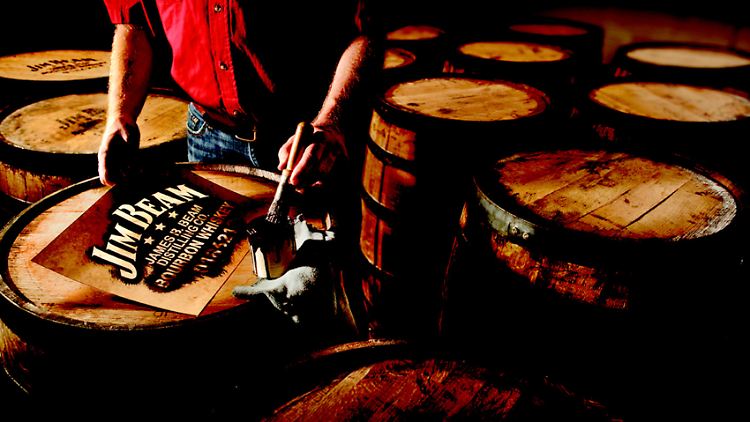 Jim-Beam-Mitarbeiter arbeiten bis zu sieben Tage die Woche. Dafür verlangen sie nicht nur Geld. 