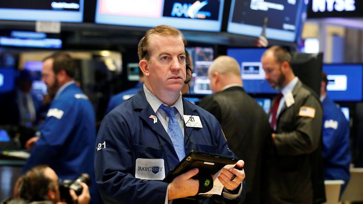 Schmales Minus an der New York Stock Exchange: Der Dax beendet die "turbulente Woche" im Plus.