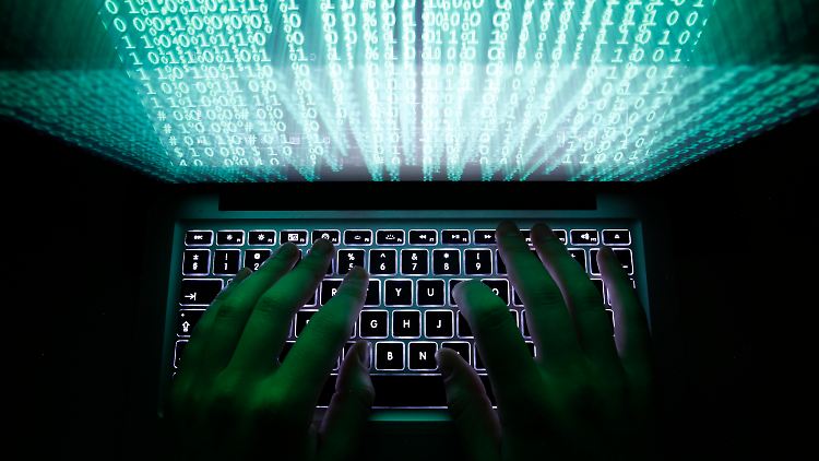 Die Hacker nutzten Schwachstellen von Millionen Haushaltsgeräten - und zwangen so mehrere Webseiten in die Knie.