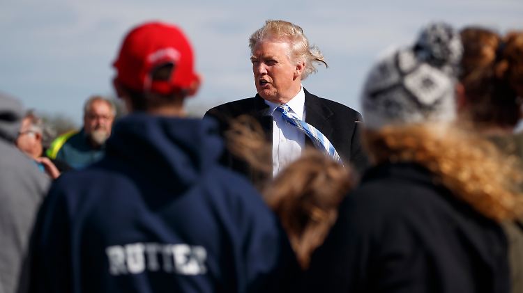 Die Frisur sitzt ... nicht ganz. Trump an historischer Stätte in Gettysburg.