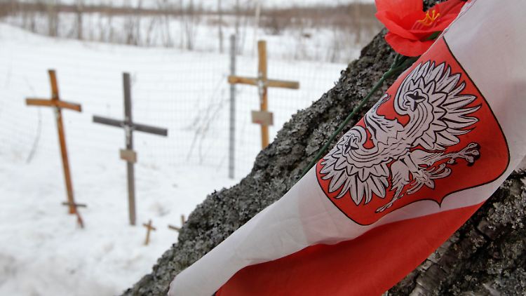 2012 wird bekannt, dass mehrere Opfer von Smolensk offenkundig vertauscht worden waren: Darunter die der legendären Danziger Kranführerin Anna Walentynowicz.