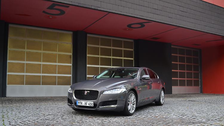 Der Jaguar XF ist die britische Antwort auf Mercedes' E-Klasse und den 5er BMW.