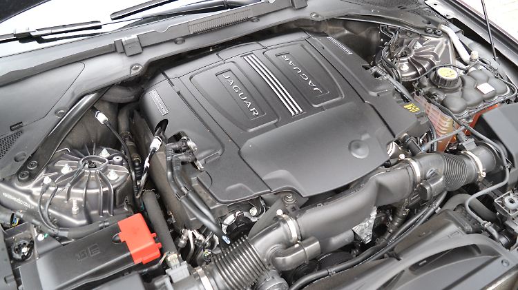 Der V6 leistet im Jaguar XF dank Kompressoraufladung 340 PS und generiert 450 Newtonmeter Drehmoment.