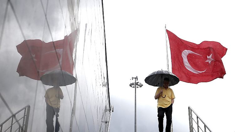 Stürmische Zeiten in Ankara: Türkische Diplomaten fürchten offenbar, Opfer der "Säuberung" im Staatsapparat zu werden.