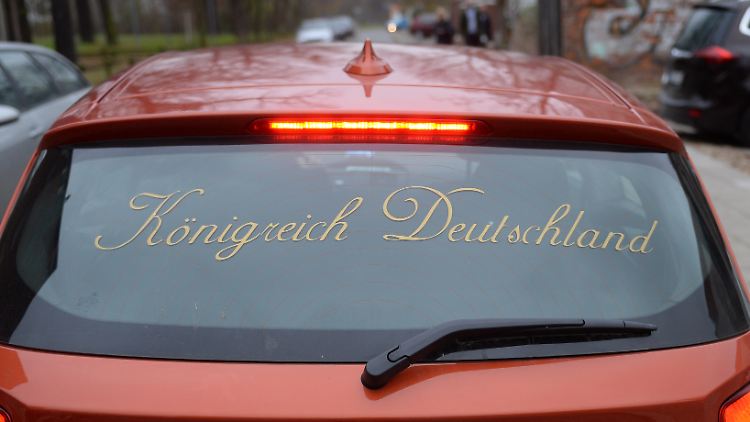 Sogenannte Reichsbürger erkennen deutsche Regeln und Gesetze nicht an.