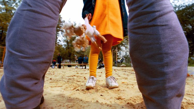 Prinzipiell bezeichnet Pädophilie die sexuelle Erregbarkeit durch Kinder, die noch nicht in der Pubertät sind.