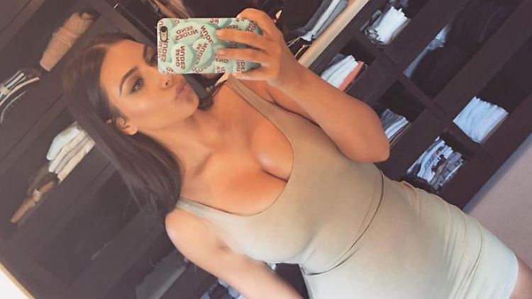 Googelt sie sich womöglich gerade selbst? Kim Kardashian.