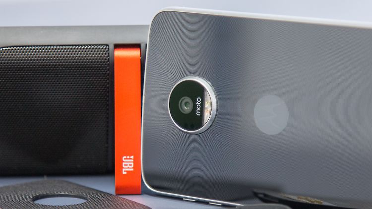 Mit Moto Mods: Das Moto Z Play wird durch sein Zubehör besonders. 