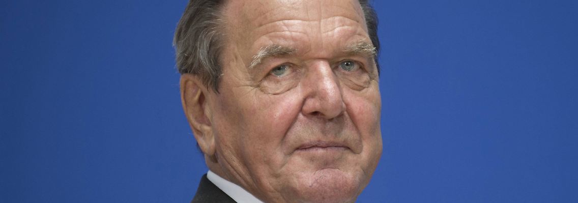 Ob sich Schröder wohl erinnert, warum die SPD seit dem Ende seiner Kanzlerschaft stetig an Zustimmung verlor? Vermutlich nicht.