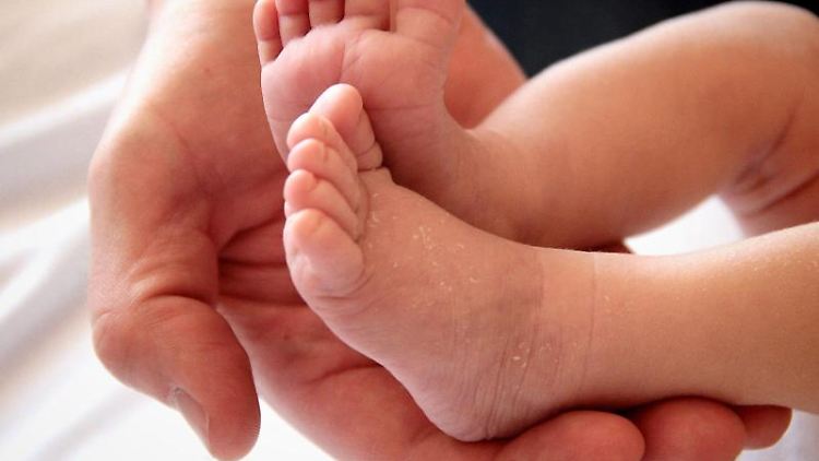 Nach der Babypause kann der Wiedereinstieg in den Job schwierig sein.