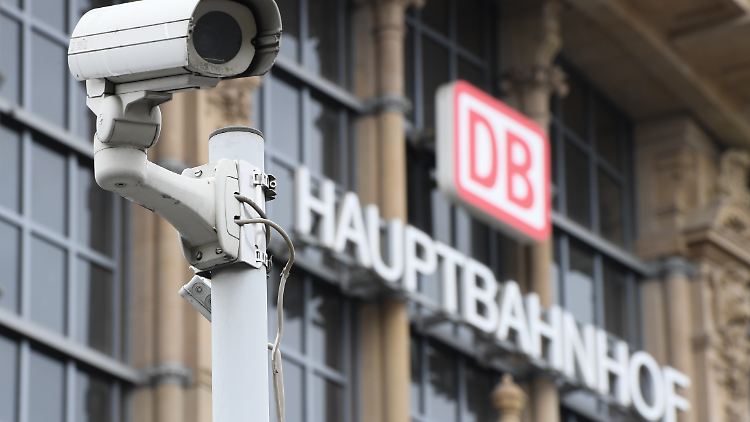 Besonders an öffentlichen Plätzen soll die Überwachung mit Videokameras deutlich ausgebaut werden.