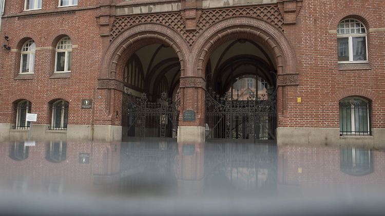 Seit ihrer Wiedereinweihung 1953 ist das jüdische Gotteshaus in Berlin mit dem 2000 Plätze fassenden Betraum die größte Synagoge Deutschlands.