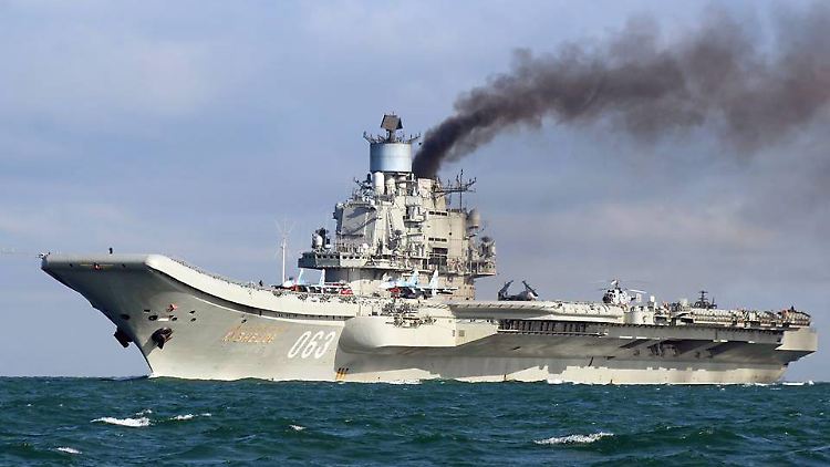 Die "Admiral Kusnezow" im englischen Kanal, auf der Fahrt ins Mittelmeer.