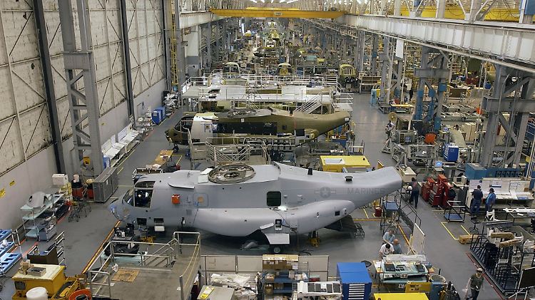 Verkehrsflugzeuge, Raumfahrt und Rüstung: Im Boeing-Werk Ridley Park in Pennsylvania montieren Techniker Kipprotor-Transporter vom Typ "Osprey" für das US-Militär.