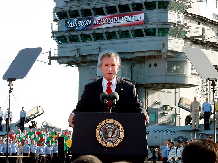 Nach Auffassung Bushs war die Irak-Invasion eine richtige Entscheidung, nur die verfrühte Sieg-Meldung war ein Fehler.