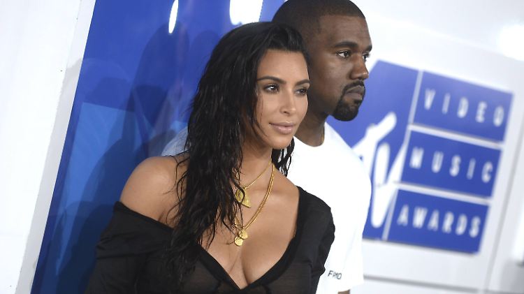 Kim Kardashian und Kanye West bei den MTV Awards im August - jetzt erschien sie bei einem Konzert ihres Mannes.