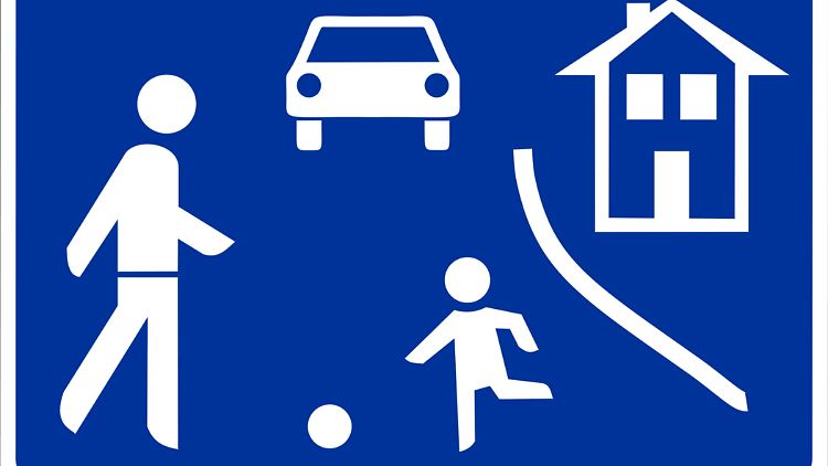 Wie schnell darf man in der Spielstraße fahren? Die Gerichte sehen das nicht immer gleich.
