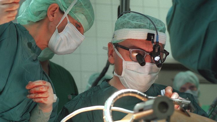 Während einer Operation.