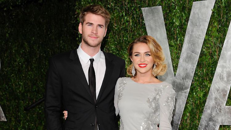 Bereits 2012 waren Cyrus und Hemsworth verlobt, lösten die Verbindung aber knapp ein Jahr später wieder auf.