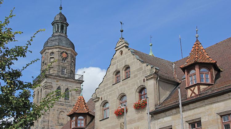 Der Anruf des Stadtrats galt dem Dekan der Laurentiuskirche (hier im Bild) in Altdorf.