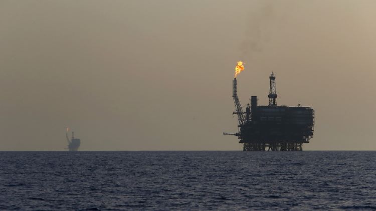 Ölförderplattformen vor der libyschen Küste