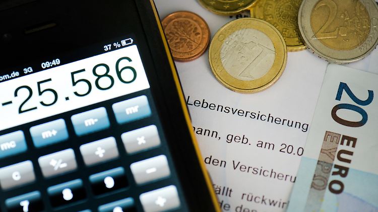 Zinsgutschriften auf Spareinlagen sind von 2009 bis 2015 auf ein Drittel ihrer früheren Höhe geschrumpft.