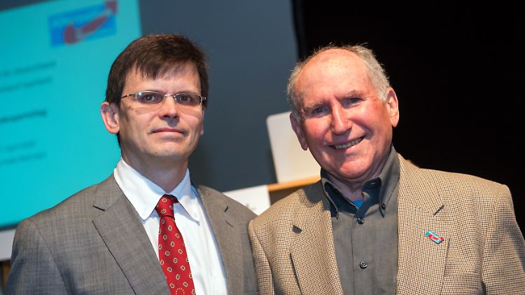 Sollen Kontakte mit Rechtsextremen haben: Der bisherige AfD-Landeschef Josef Dörr (r) und sein Stellvertreter Lutz Hecker.
