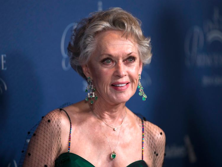 Tippi Hedren enthüllt in ihrer Biografie die sexuellen Übergriffe durch Regisseur Alfred Hitchcock.