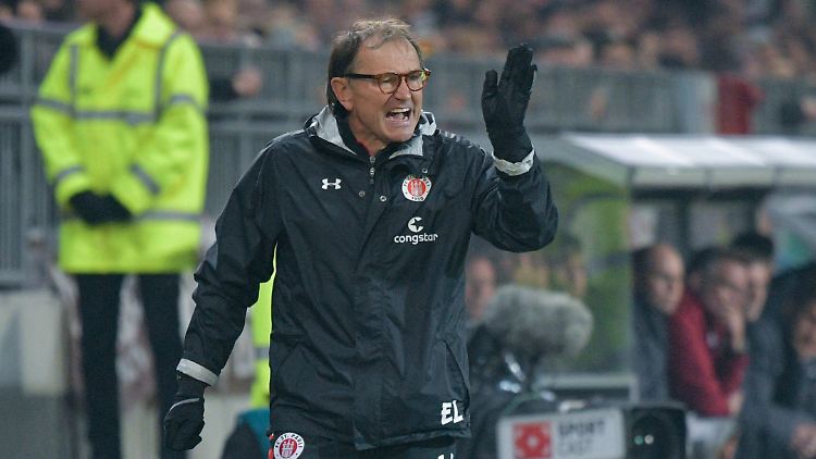 Abstiegskampf nervt: St. Paulis Trainer Ewald Lienen hochgradig angespannt. 