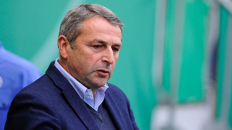 Klaus Allofs und der VfL Wolfsburg stecken tief in der Krise.