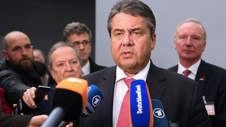 Gabriel fordert in China gleiche Investitionsbedingungen wie in Deutschland.