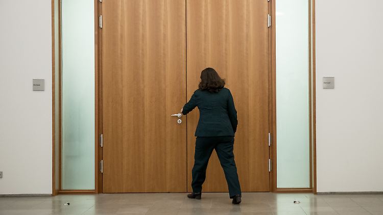 Zur Aufbesserung der Rente von Geringverdienern muss Andrea Nahles nun eine andere Tür öffnen.